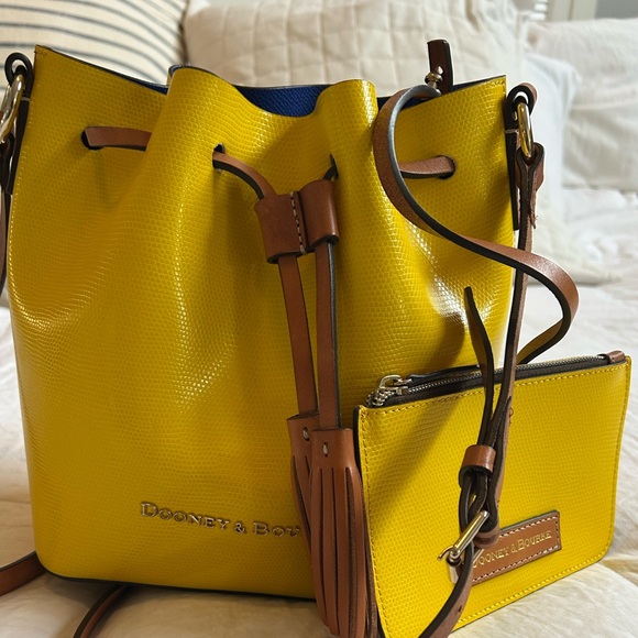 Dooney & Bourke Handbags - NWOT DOONEY & BOURKE DRAWSTRING HANDBAG & WALLET CROSSBODY